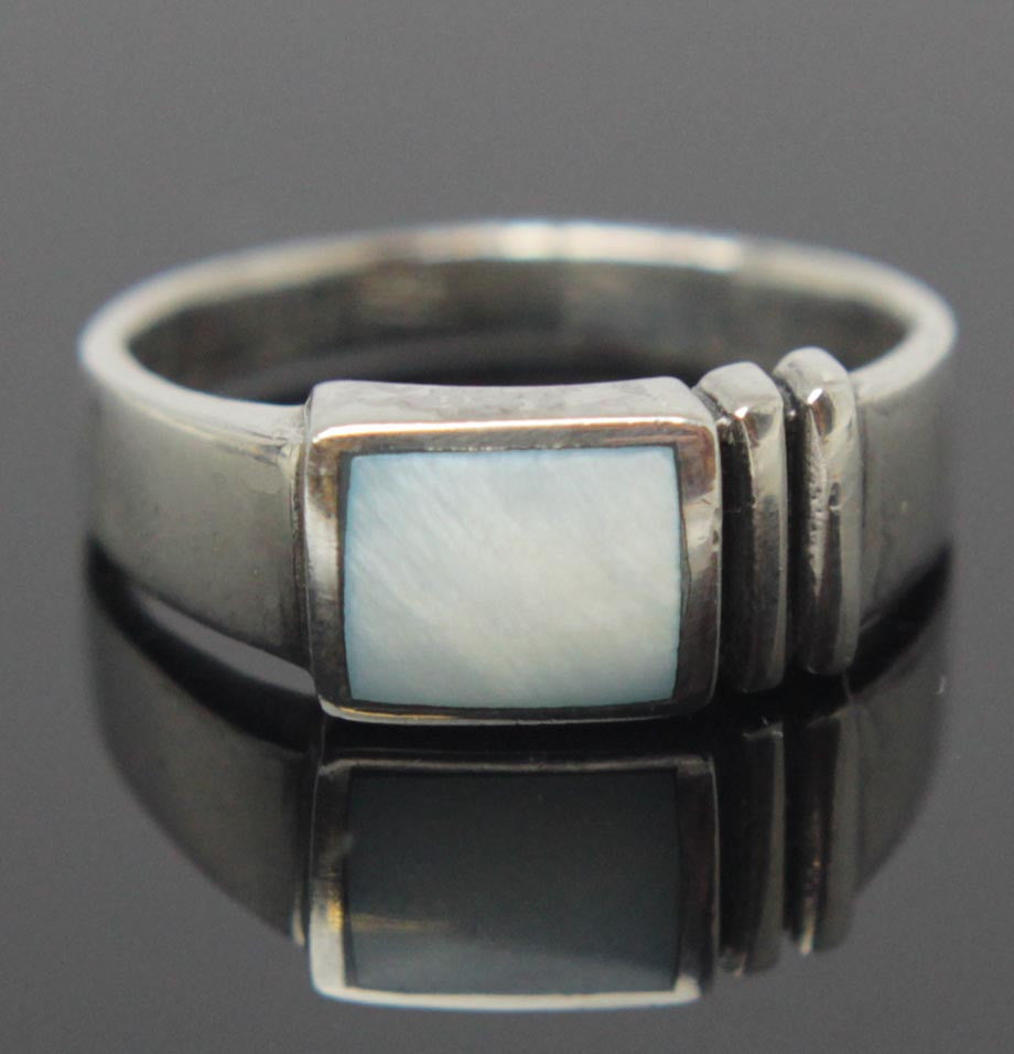 Sterling Silver Mother of Pearl Ring Size 8.5